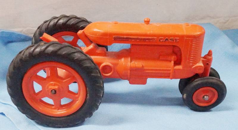 lot 5691 image: Small Case Orange Tractor