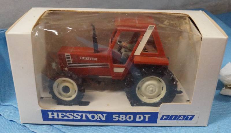 lot 5692 image: Toy Tractor Hesston 580 DT Fiat w Box - Very Cool