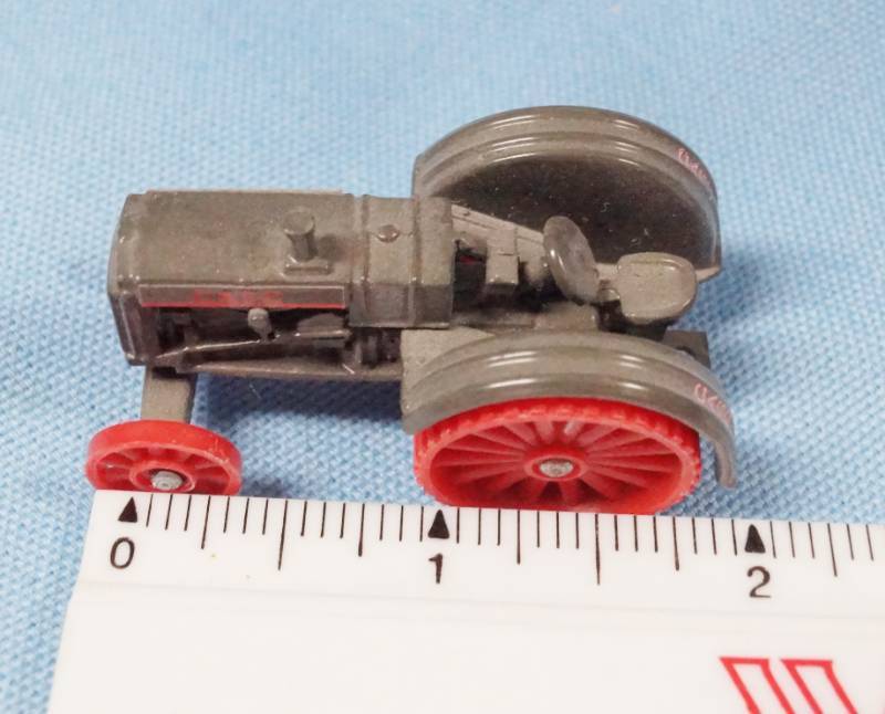 lot 5699 image: Matchbox Size Case Tractor - Cool Little Piece