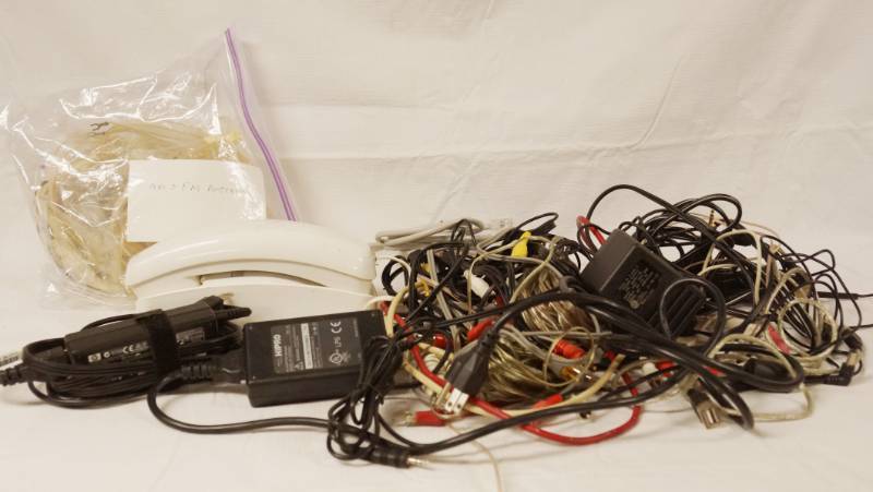 lot 5709 image: Lot of Misc. Wires, Cords and Plugs