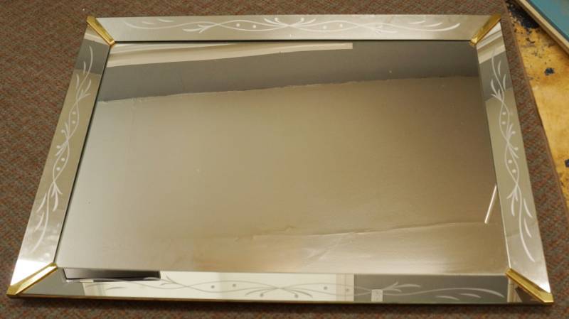 lot 5712 image: Beautiful Large Wall Hanging Mirror
