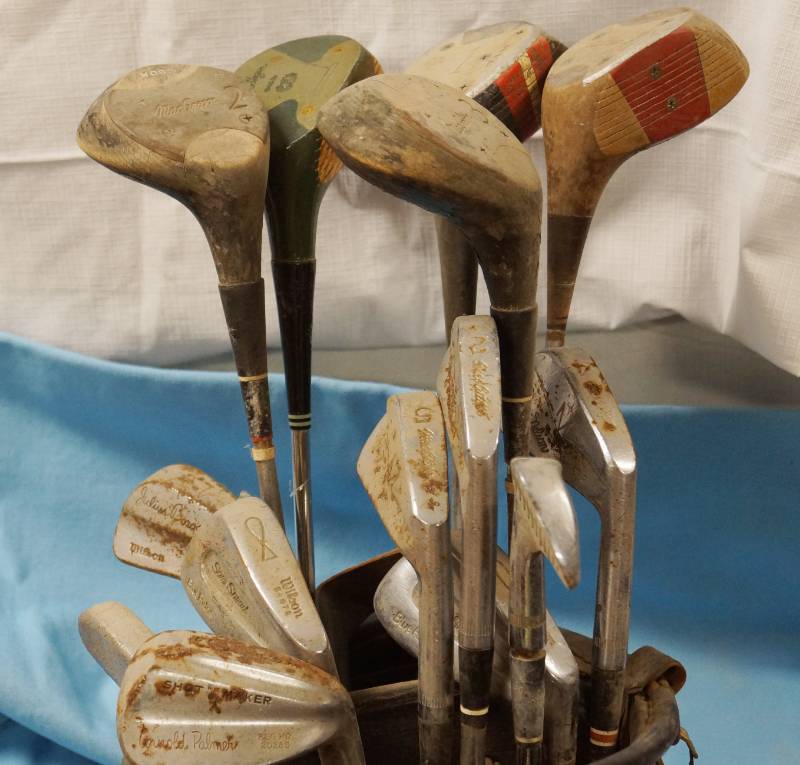 lot 1391 image: Vintage Golf Club Set