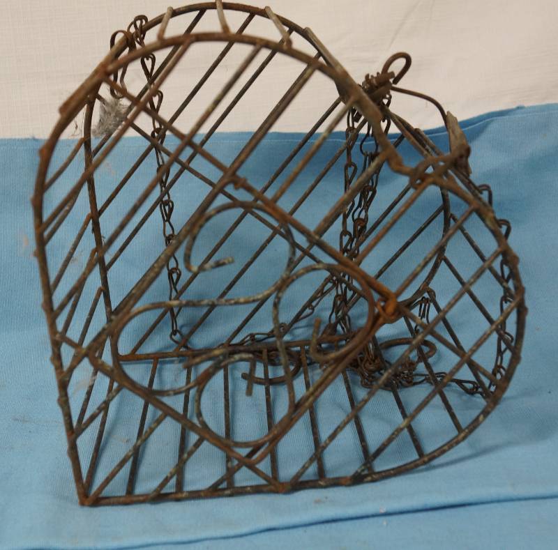 lot 5722 image: Cute Hanging Wire Bird Cage Decor - Very Cute