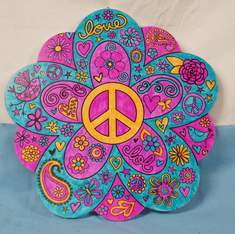 lot 5725 image: Wall Art Decor - Peace Sign