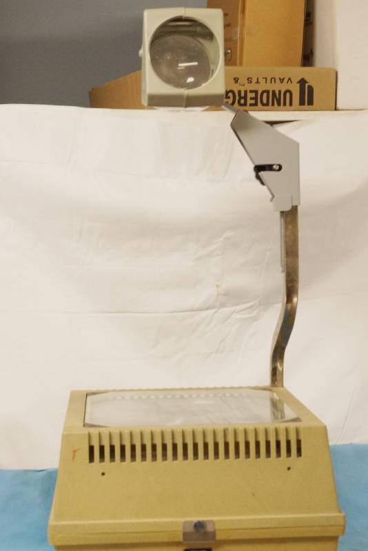 lot 5726 image: Vintage Overhead Projector - Works