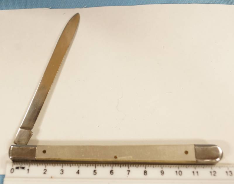 lot 6330 image: Sabre Thin Long Pocket Knife