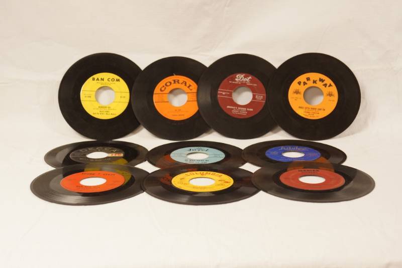 lot 5752 image: Lot of 10 45s Vinyl Records - See Titles