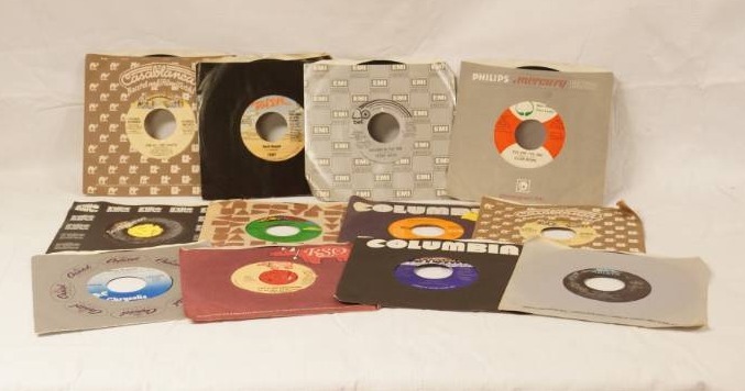 lot 5756 image: Lot of 12 45s Vinyl Records - See Titles