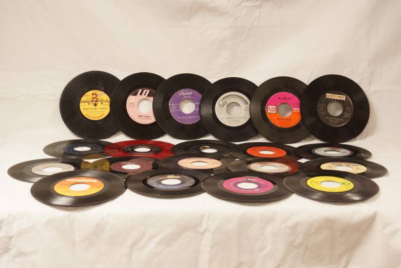 lot 5759 image: Lot of 20 45s Vinyl Records - See Titles