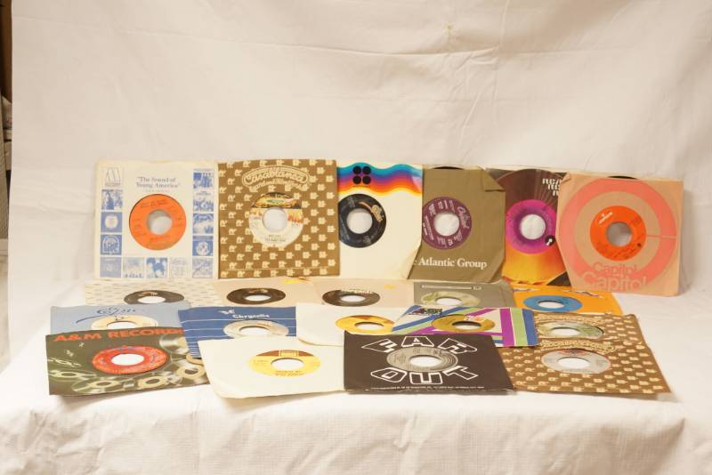 lot 5760 image: Lot of 20 45s Vinyl Records - See Titles