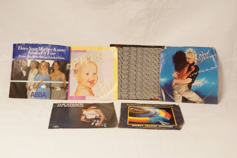 lot 5766 image: Lot of 5 45s Vinyl Records - See Titles