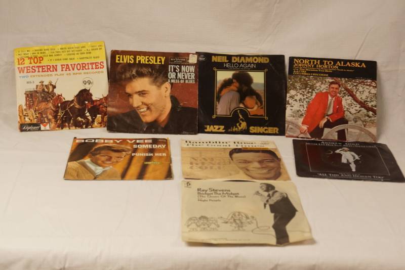 lot 5770 image: Lot of 8 45s Vinyl Records - See Titles