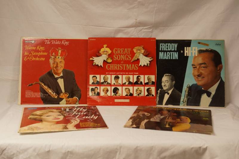 lot 5775 image: Lot of 5 Vinyl Records