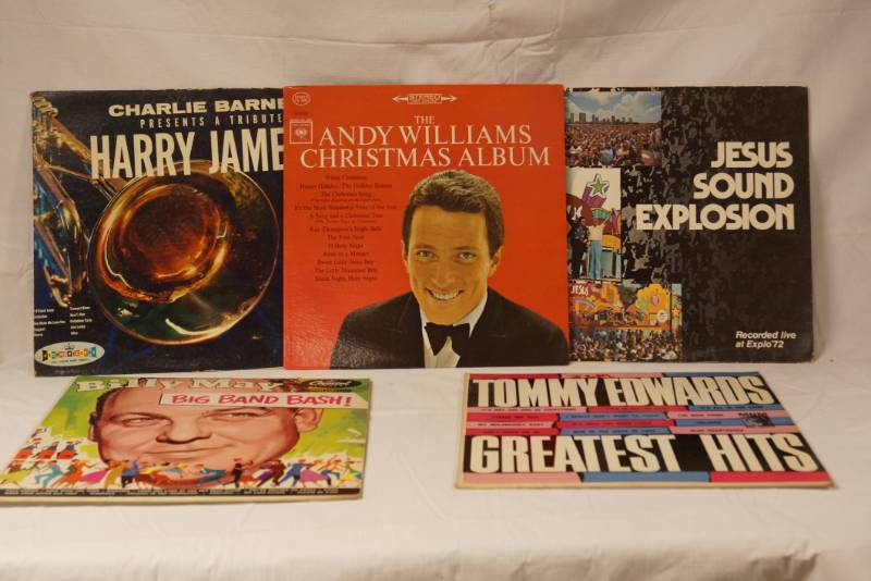 lot 5778 image: Lot of 5 Vinyl Records