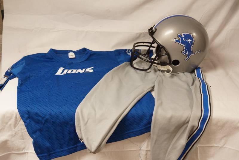 lot 5789 image: NFL - Childs Detroit Lions Costume - Size Medium - Great for Halloween