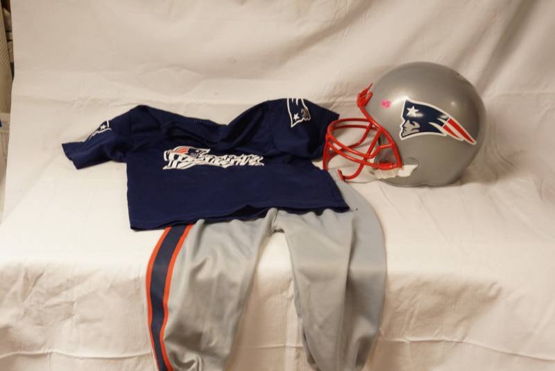 lot 5790 image: NFL - Childs New England Patriots Costume - Size Small - Great for Halloween