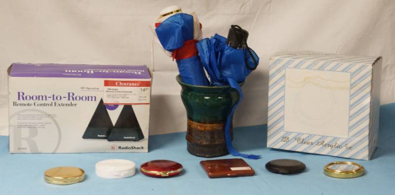 lot 5805 image: Lot of Misc. Items - Compact Mirrors, Vase, Umbrellas and More