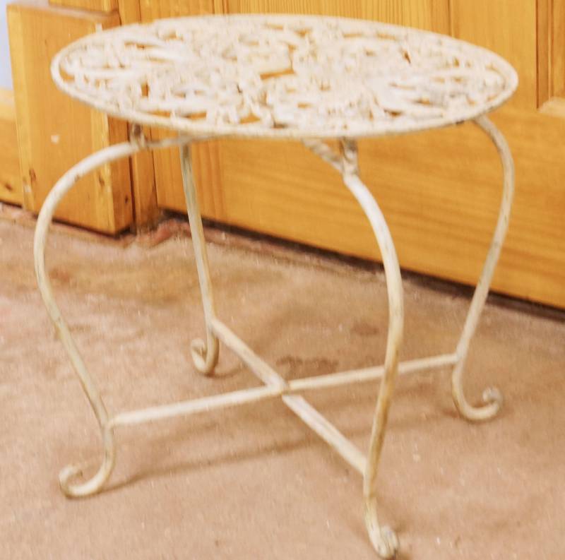lot 5817 image: Beautiful Ornate Metal Outdoor Table