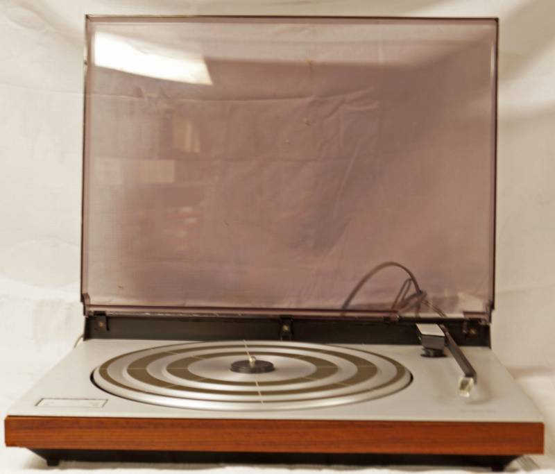 lot 5844 image: Bang & Olufsen of Denmark Vinyl Turntable - Good Condition
