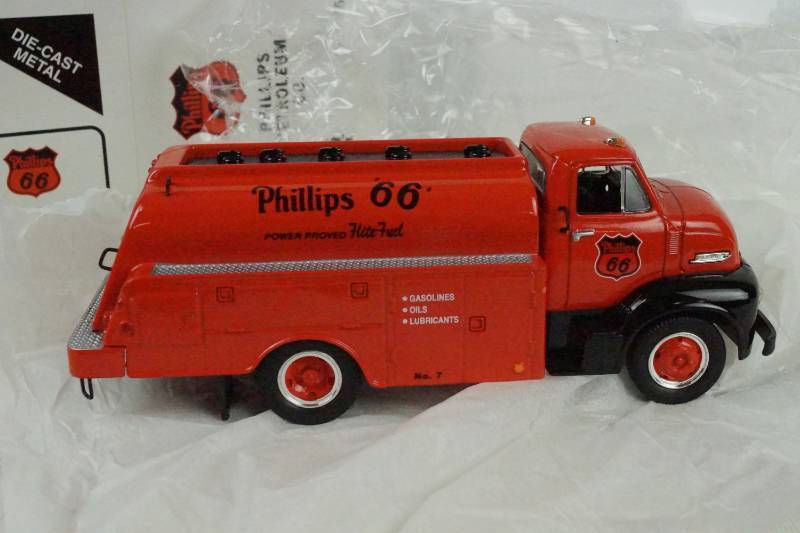 lot 5063 image: Phillips 66 1953 Ford C-600 with Body Tanker Die-Cast Metal BANK in Original Box
