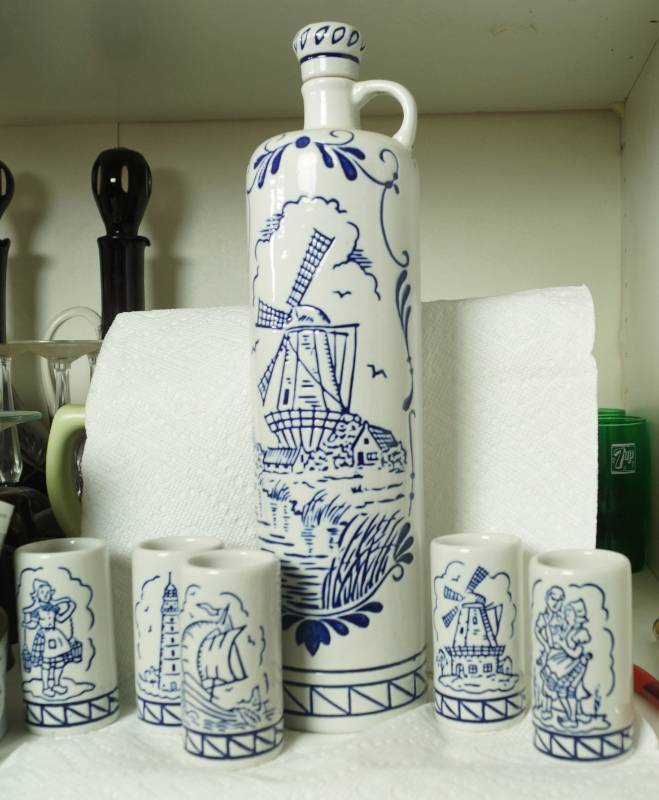 lot 1531 image: Lot of 6 German Shot Glasses - one broke - See Photos