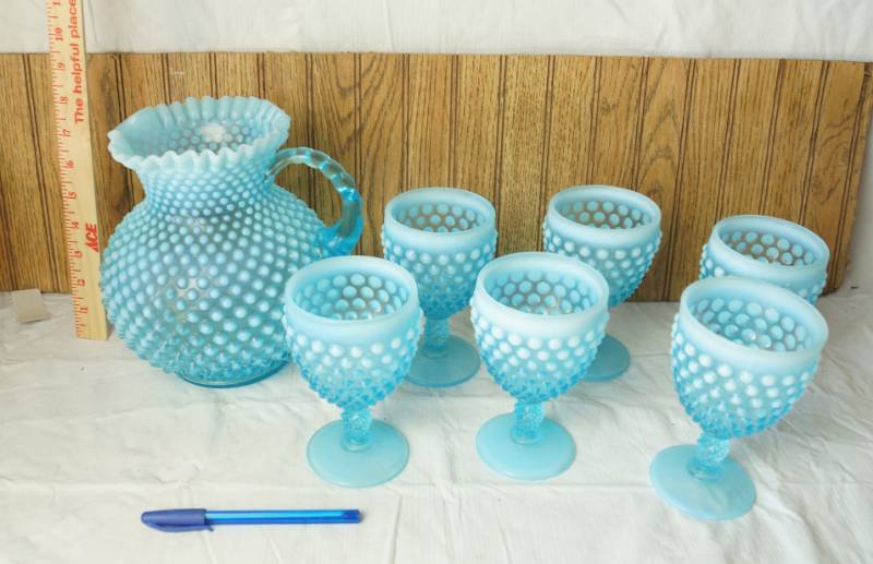 lot 1047 image: Vintage Blue Hobnail - Pitcher and 6 Cup Set - Gorgeous Most likely FENTON