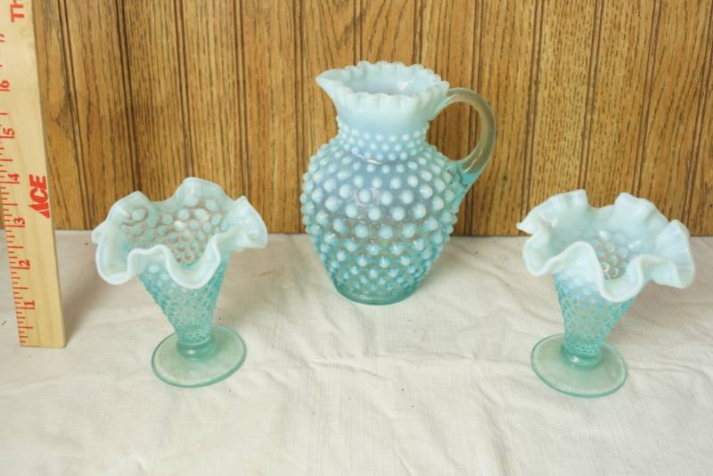 lot 1051 image: Vintage Blue Hobnail - 3 Piece Vase Set - Gorgeous Most likely FENTON