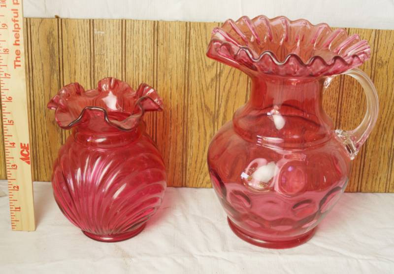 lot 1050 image: 2 Dark Pink Glass Collectible Pieces - very beautiful