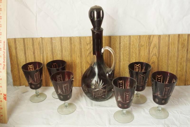 lot 1049 image: Red Cut Glass - Vintage Nice Pitcher and 6 Cup Set - Very neat