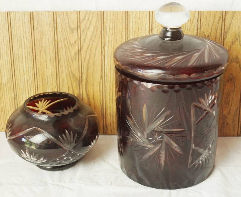 lot 1124 image: Nice 2 Piece Cut Glass Set