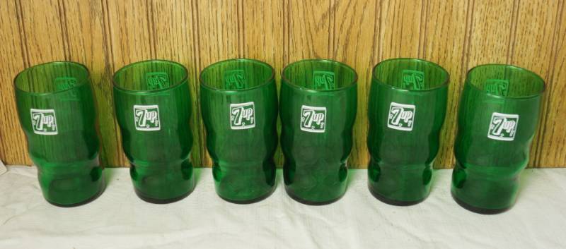 lot 1125 image: 6 Piece 7up Glass Set - Very Hard To Find