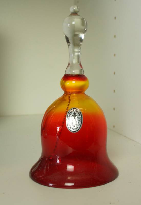 lot 1132 image: Hand Blown Pilgrim Glass Bell - Nice Looking