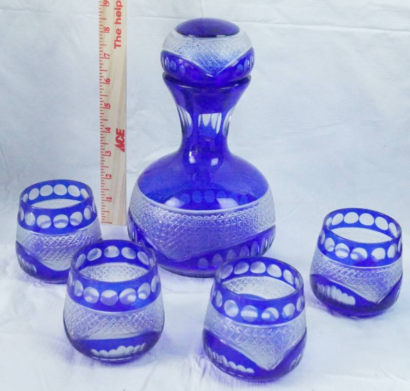 lot 1433 image: Beautiful Royal Blue Vintage Decanter and 4 Glasses