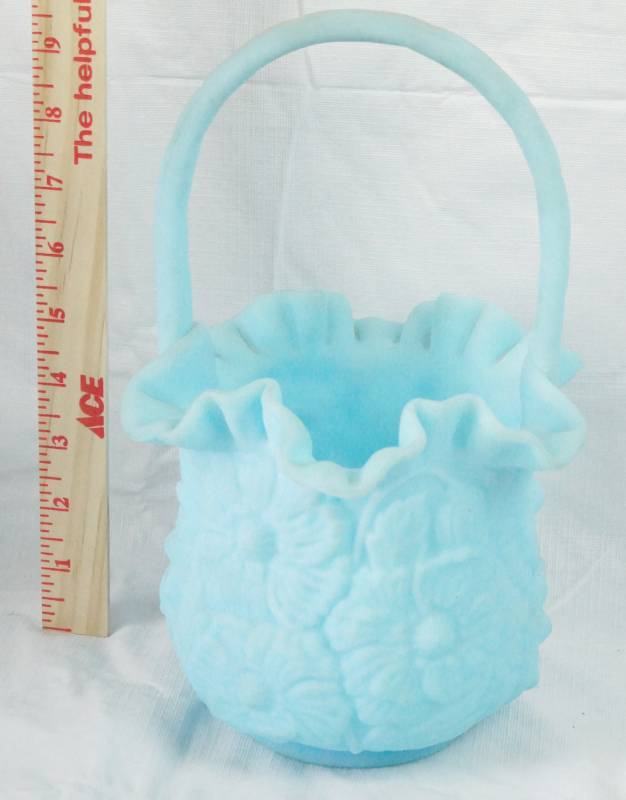 lot 1434 image: Fenton Baby Blue Glass Bowl - Beautiful Piece