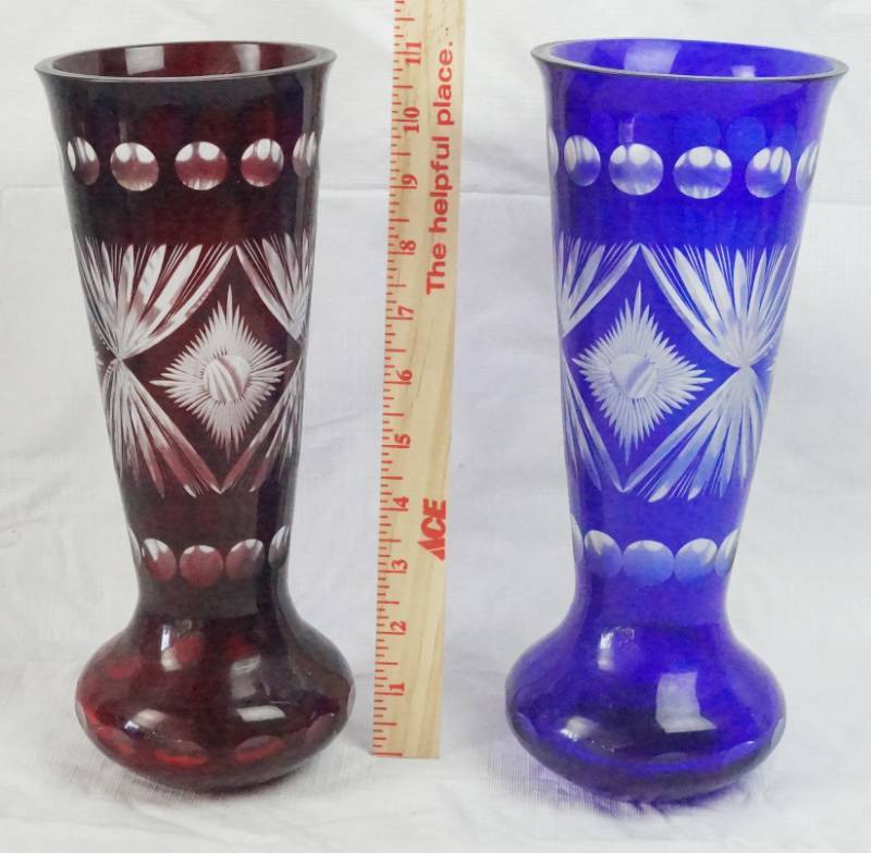 lot 1437 image: Lot of 2 Etched Glass Vases - Very Pretty