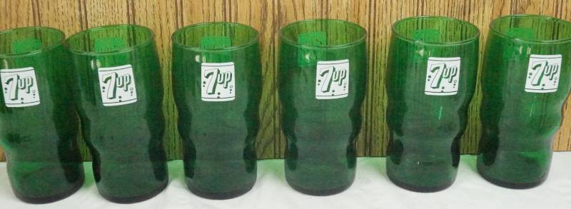 lot 1482 image: Set of 6 Rare Vintage Green 7UP Glass Ware