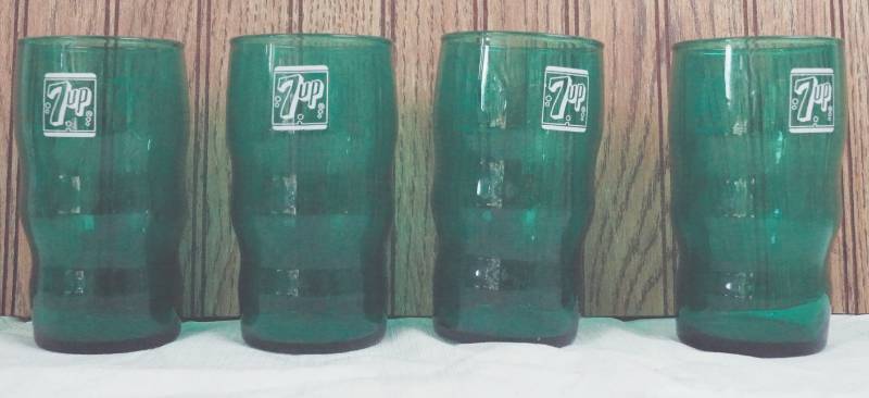 lot 1483 image: Set of 4 Rare Vintage Green 7UP Glasses