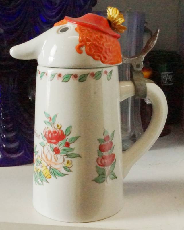 lot 1502 image: Schultz and Dooley The Countess Beer Stein WEBCO Ceramarte Brazil - Perfect
