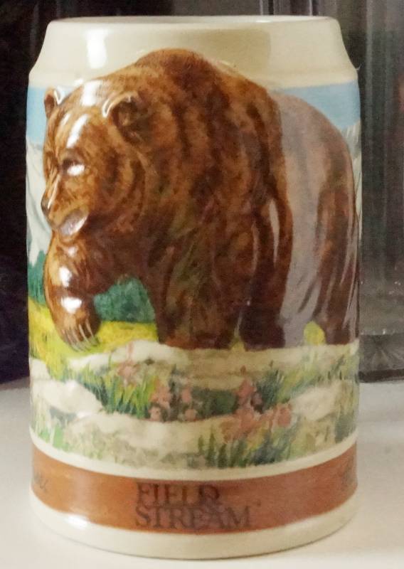 lot 1511 image: Field & Stream Collectable Bear Mug