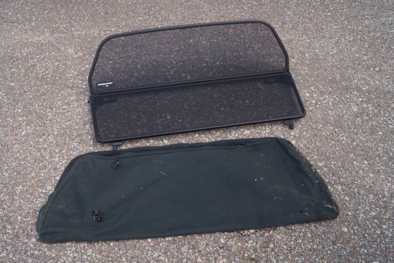 lot 5952 image: Windstop Device for Convertible Car