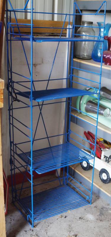 lot 1034 image: Nice Blue Wire Metal Rack - Display  Storage