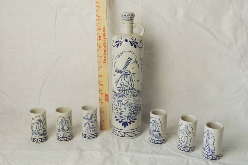 lot 1040 image: Decanter and 6 Shot Glasses - Ceramarte LTDA - Rio Negrinho S.C. - Dutch WINDMILL & More
