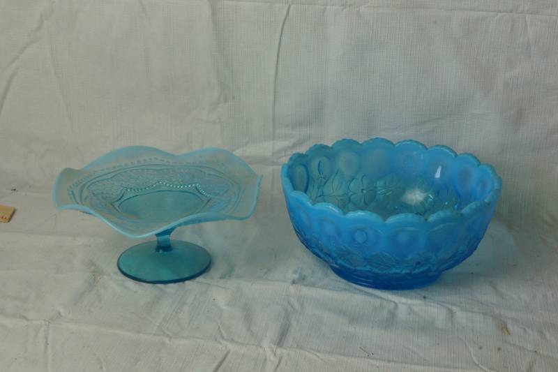lot 1095 image: Lot of Vintage Blue Glass
