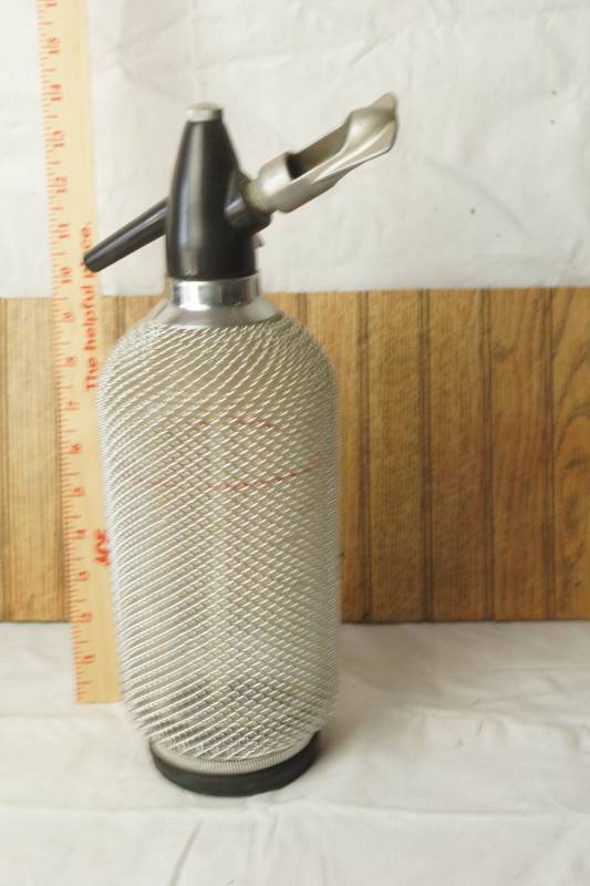 lot 1106 image: Vintage Wire Metal Mesh Glass Large Cocktail Bar Seltzer Water Dispenser Bottle