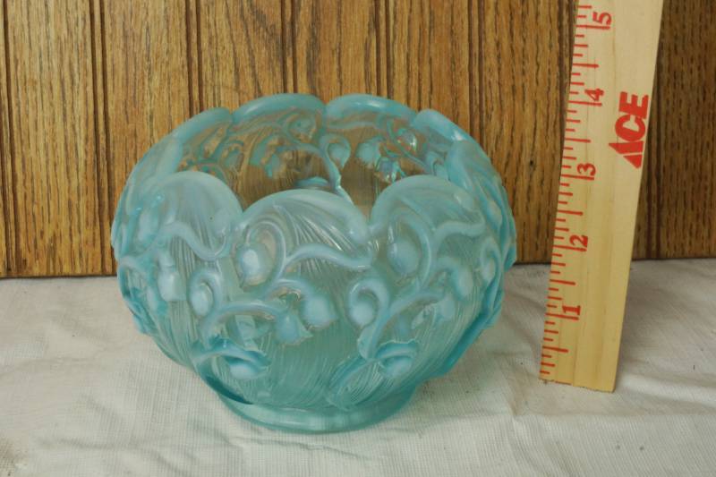 lot 1113 image: Vintage Blue Bowl