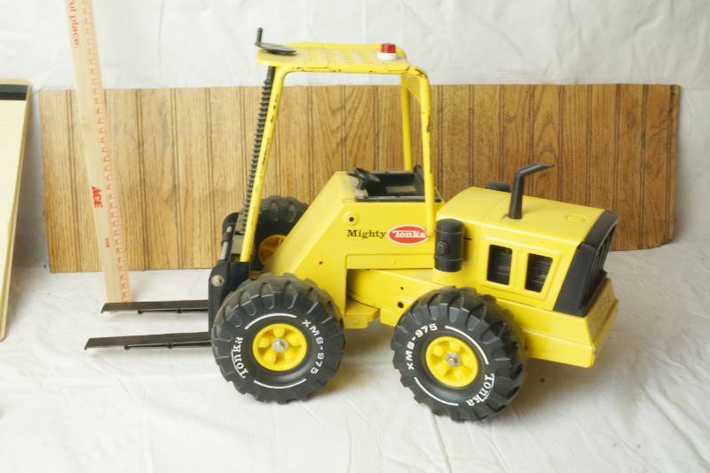 lot 1118 image: Vintage Tonka Loader - Very Cool