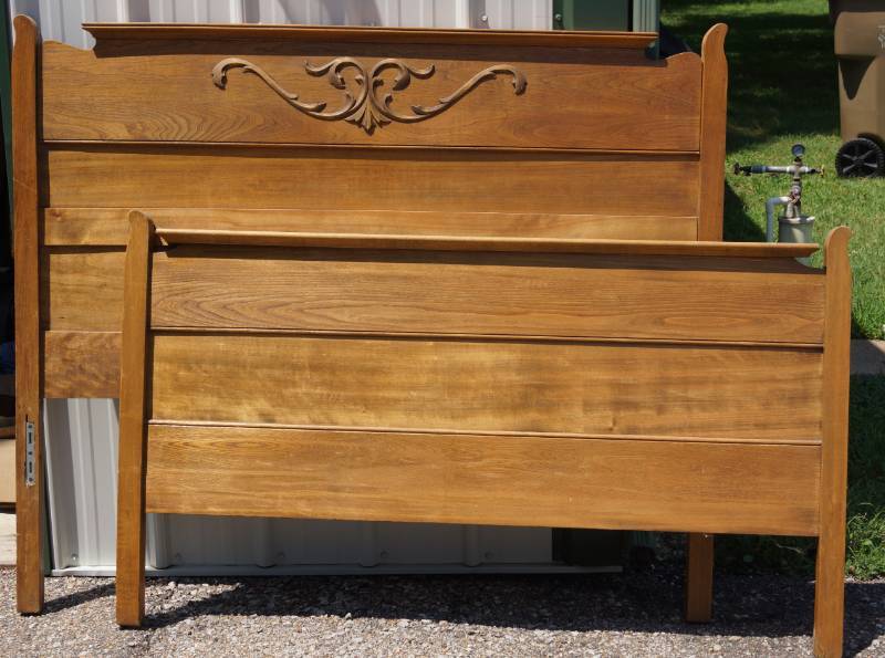 lot 1120 image: Beautiful Vintage - Wooden Head and Foot Board see pics for measurments