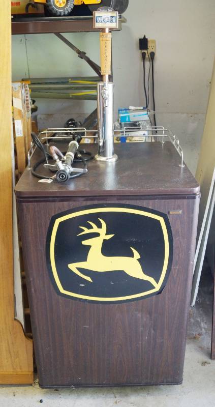 lot 1305 image: Kenmore Keg Cooler wTap - Gets Cold