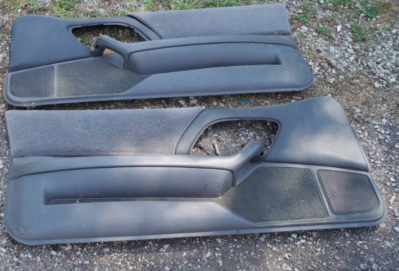 lot 1307 image: Lot of 2 Indoor Car Door Interior Covers and Bench Seat