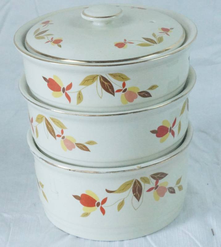 lot 1422 image: Vintage Cooking Ware - Stacking Set